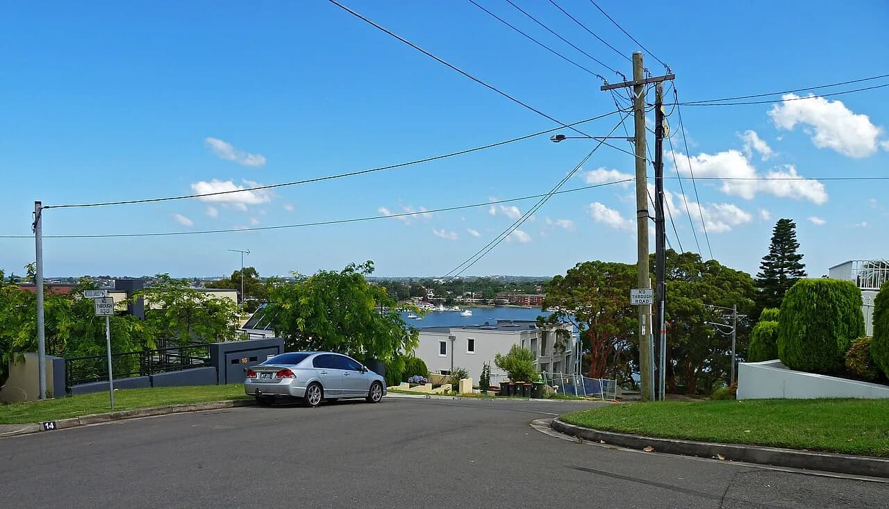 Fletcher Avenue and Woodlands Avenue streetscape in Blakehurst