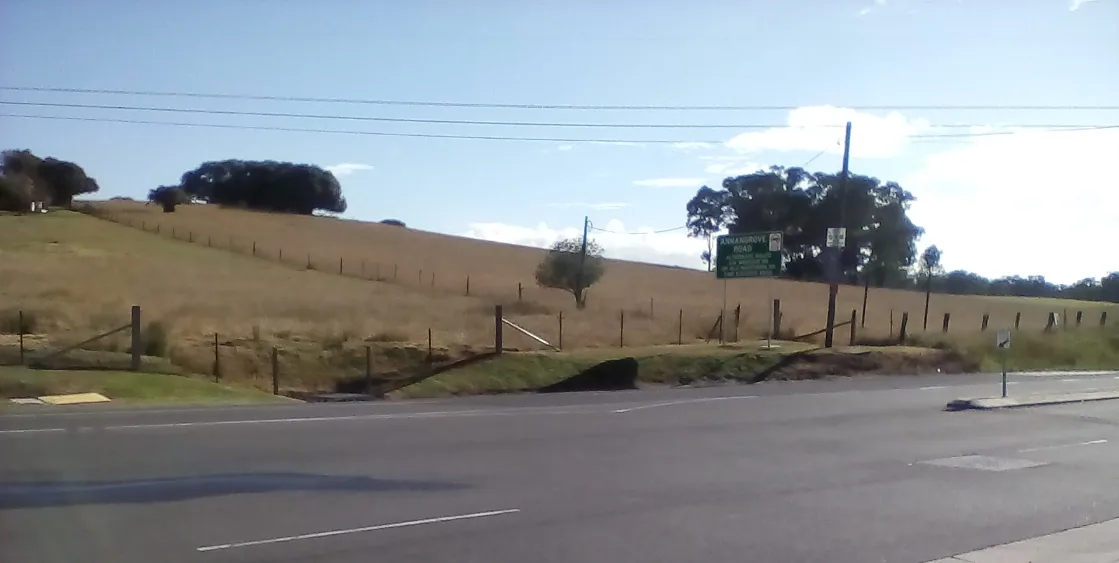 Local road and rural streetscape in Box Hill