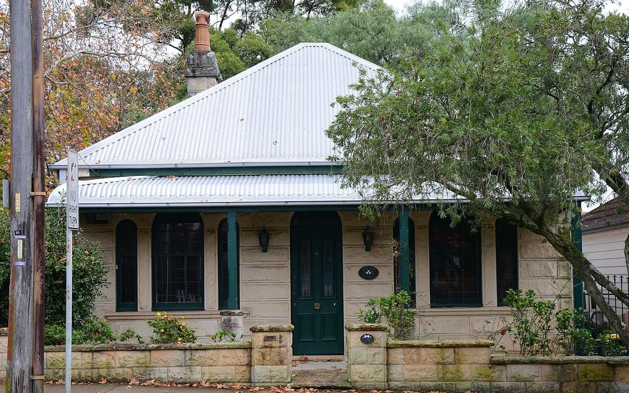 Cottage frontage on West Street in Cammeray
